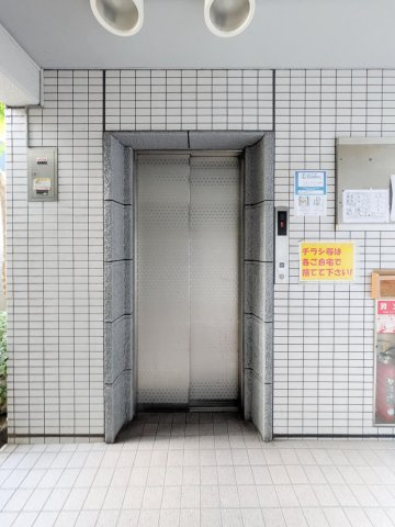 クレイン諸口のエントランス