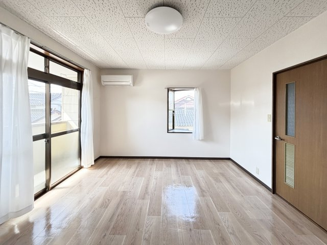 ハイツジュネスの居間・リビング