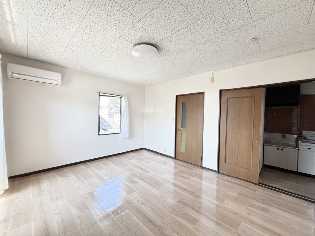 ハイツジュネスの居間・リビング