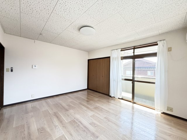 ハイツジュネスの居間・リビング