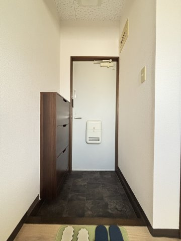 ハイツジュネスの玄関