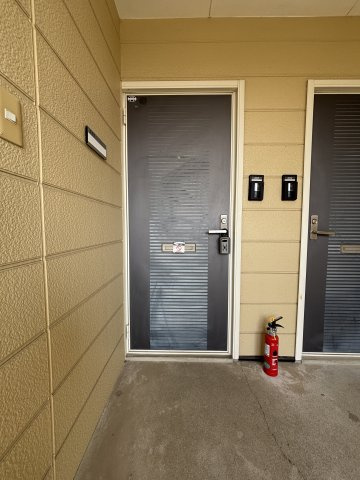 ハイツジュネスの玄関