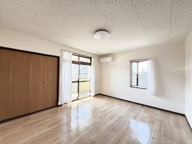 ハイツジュネスの居間・リビング