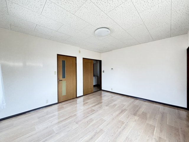 ハイツジュネスの居間・リビング