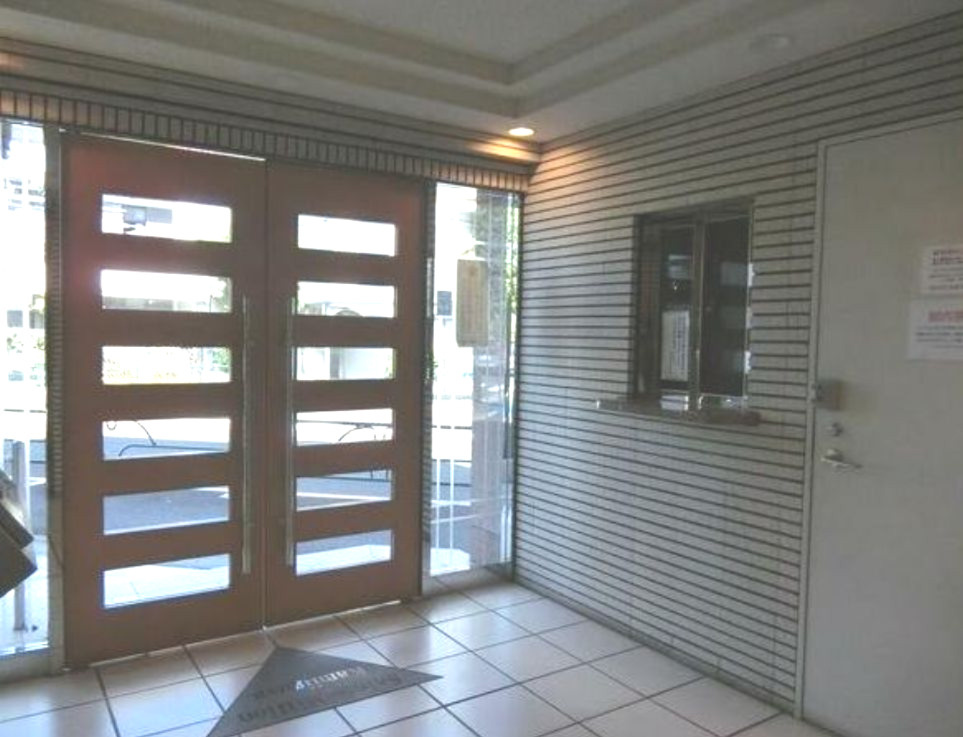 サンテミリオン上井草のエントランス