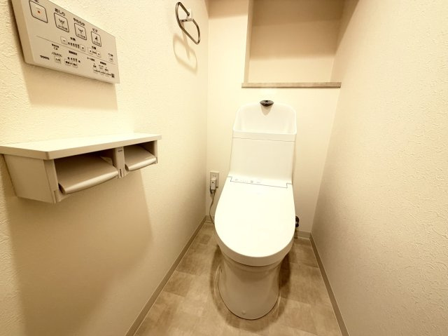 【トイレ】 | 【新規リフォーム】フローレンス井口台ビューステージ | ゆったりとした空間の新品トイレです。