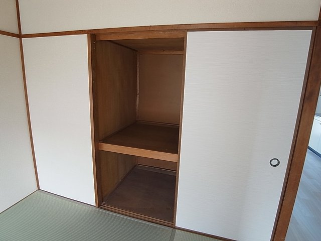 上高丸厚生年金住宅3号棟の収納|押し入れ収納広々してます