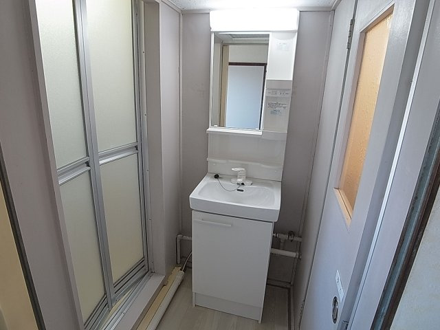 上高丸厚生年金住宅3号棟の洗面所|独立した洗面台