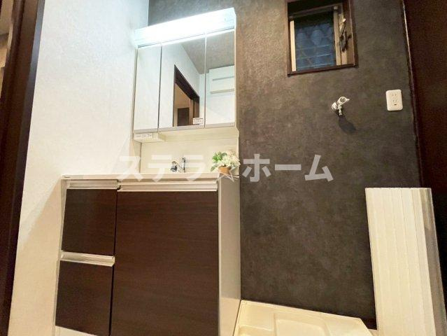 新高5 中古戸建の独立洗面台|独立洗面台あり、毎朝おしゃれに忙しい女性の方におすすめです