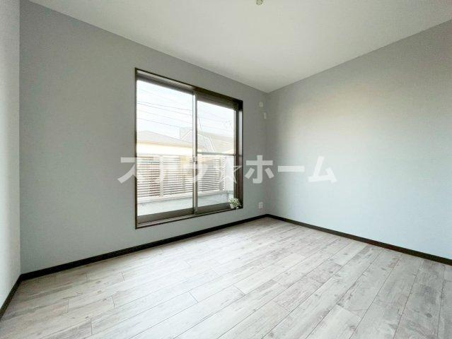 新高5 中古戸建の洋室|個人の部屋や寝室として使える洋室です