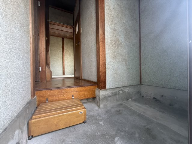 下六万寺2丁目　中古戸建　の玄関