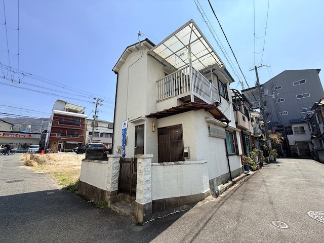 下六万寺2丁目　中古戸建　の前面道路含む現地写真