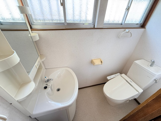 下六万寺2丁目　中古戸建　のトイレ