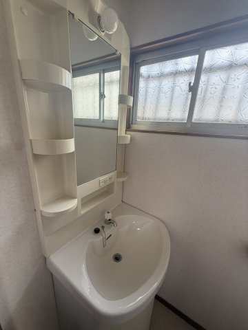 下六万寺2丁目　中古戸建　の独立洗面台