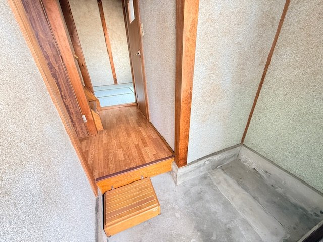 下六万寺2丁目　中古戸建　の玄関