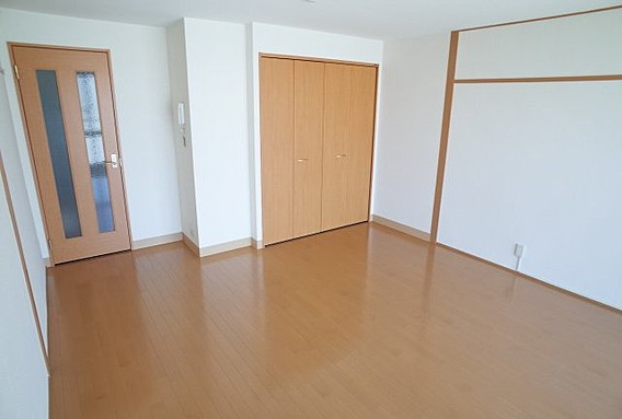 精和マンションの洋室