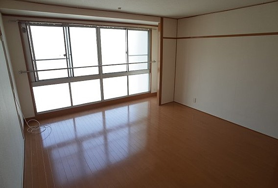 精和マンションの洋室
