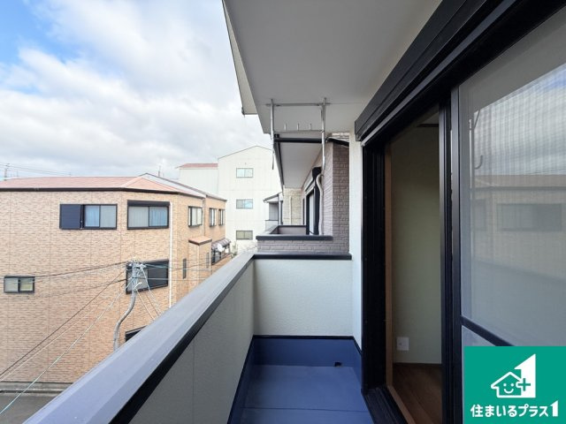 鷹合２丁目　リフォーム済み戸建てのバルコニー