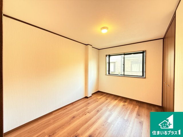 鷹合２丁目　リフォーム済み戸建ての洋室