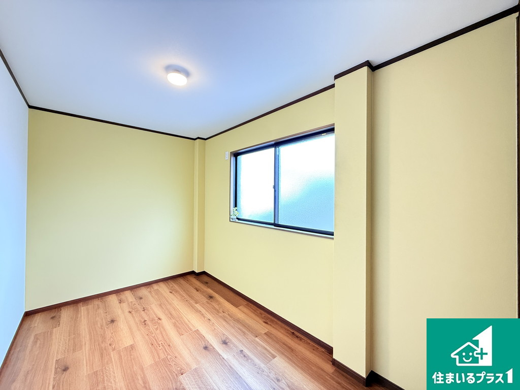 鷹合２丁目　リフォーム済み戸建ての洋室