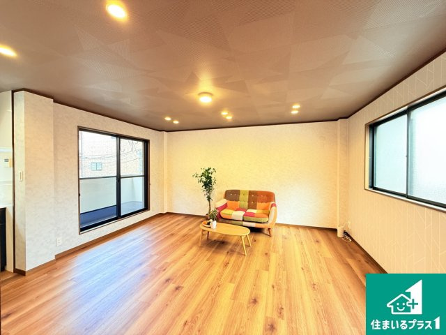 鷹合２丁目　リフォーム済み戸建ての居間・リビング