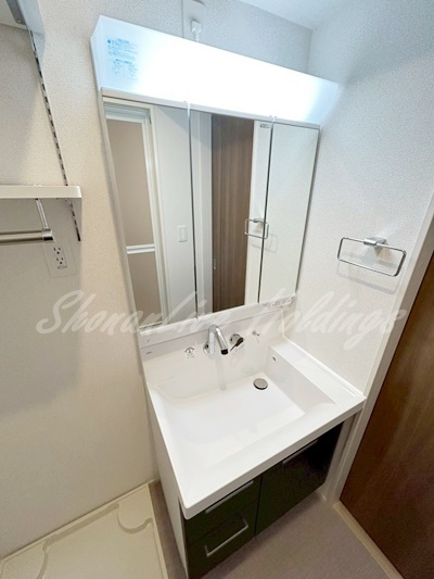 オリーブSTの洗面所|明るい洗面所です