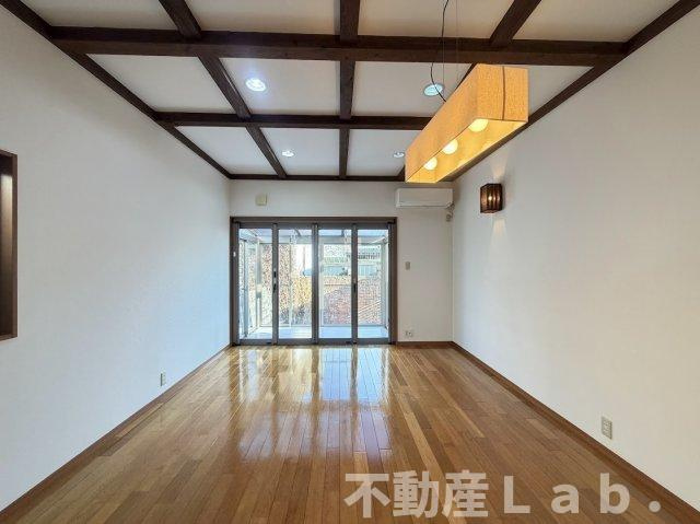 宇土市本町　貸家の居間・リビング