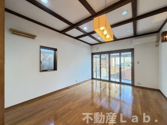 宇土市本町　貸家の居間・リビング