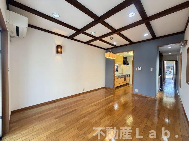 宇土市本町　貸家の居間・リビング