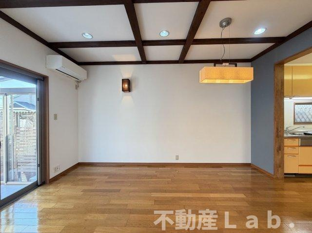 宇土市本町　貸家の居間・リビング