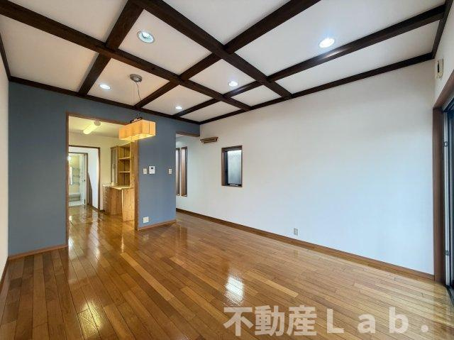 宇土市本町　貸家の居間・リビング