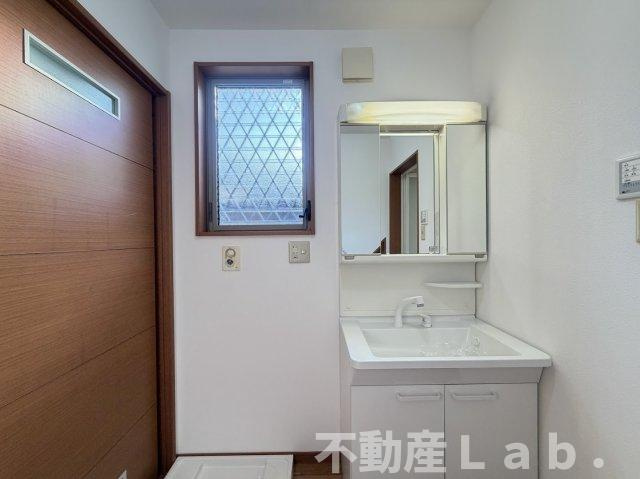 宇土市本町　貸家の独立洗面台