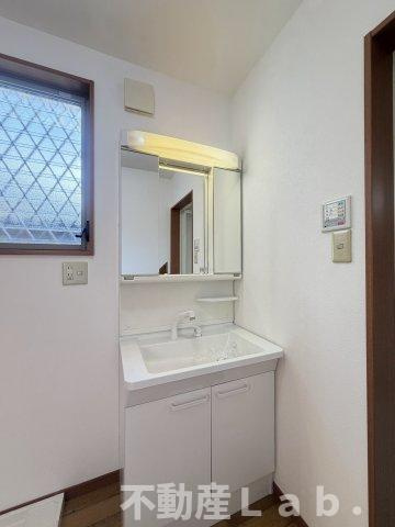 宇土市本町　貸家の洗面所