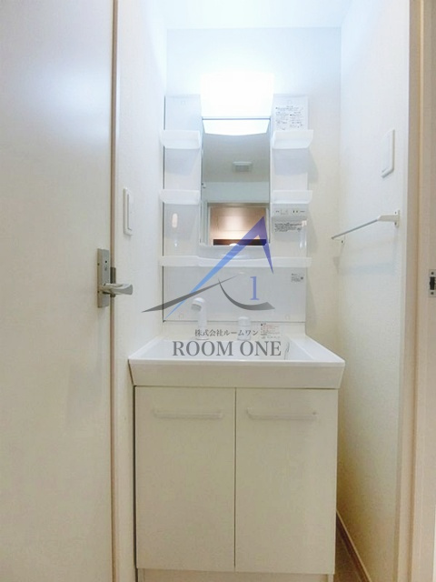 リブリ・セント ファミリアの洗面所|独立洗面台です。