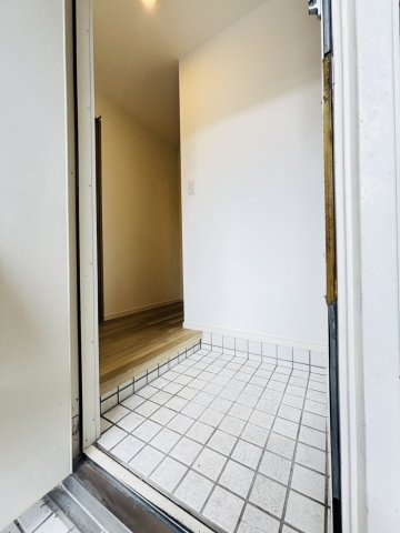 MAY美しが丘C棟の玄関|別号数タイプ