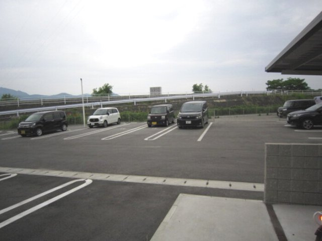 ルガルボニート西熊本の駐車場