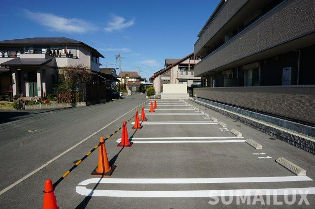 ラ・メゾン　ドゥの駐車場