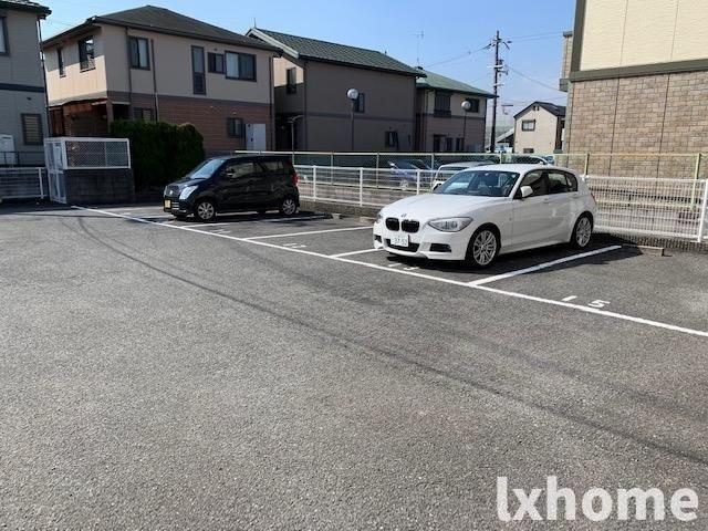 ラフィーネの駐車場|駐車場があります