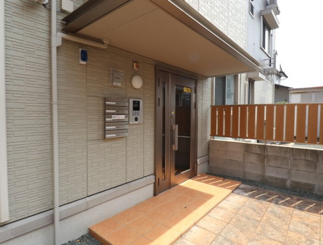 熊本市東区月出８丁目のアパートのエントランス