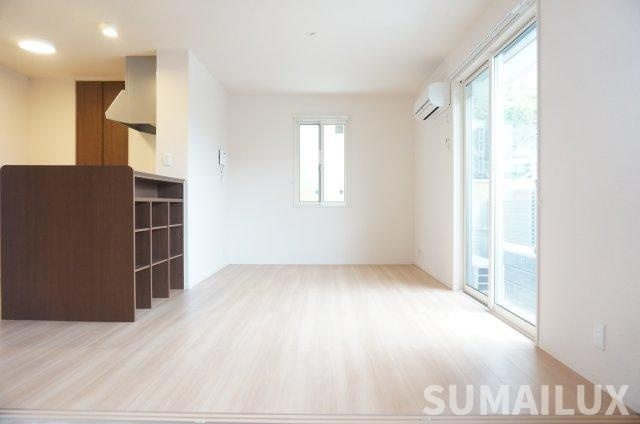 熊本市東区月出８丁目のアパートの居間・リビング