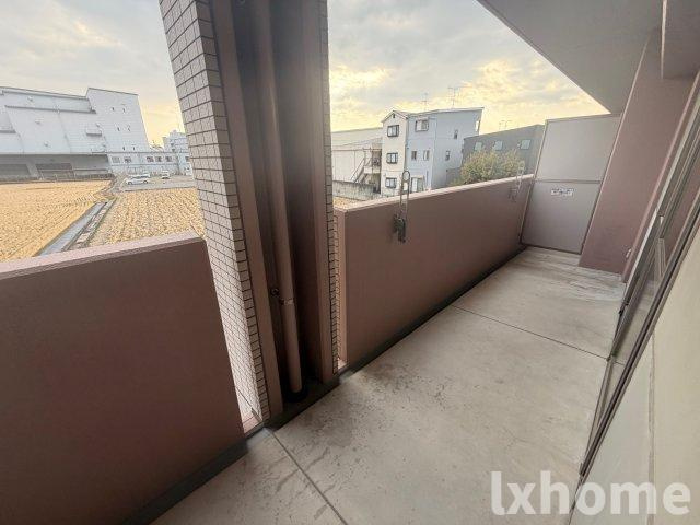 ノール・リヴィエールのバルコニー|外からの目が気にならないバルコニーで洗濯物が干せます