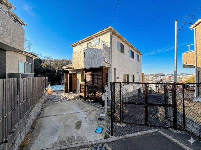 鎌倉市手広2丁目　中古戸建ての駐車場|◆土・日・祝日は、当社スタッフによる現地案内会を実施しております。もちろん平日のご案内も可能です。お気軽にご相談ください！！
