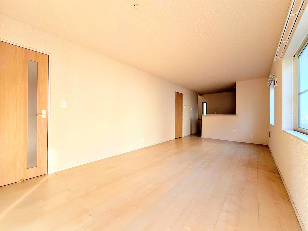 鎌倉市手広2丁目　中古戸建ての居間・リビング|◆リビングは一日中太陽の光が射し込みます。家族が集まる空間は、自然と笑顔が溢れます！
