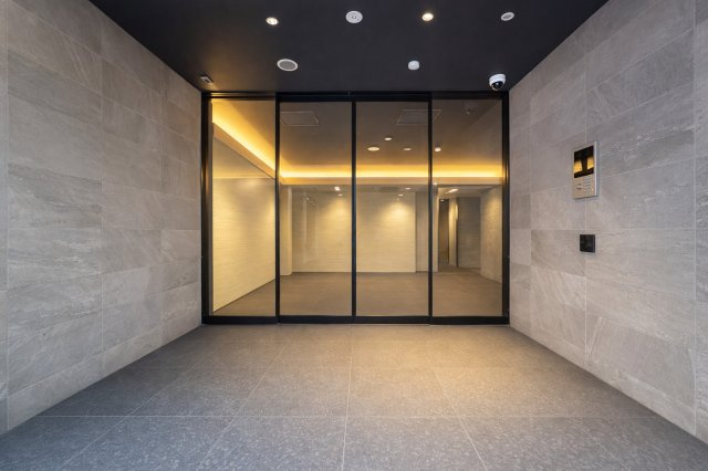 オープンレジデンシア栄THE COURTのエントランス