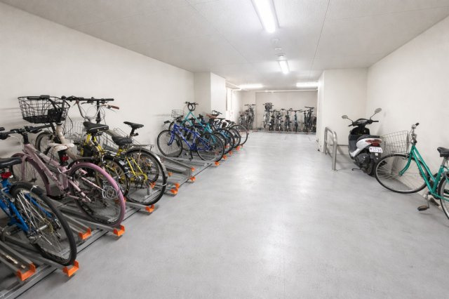 オープンレジデンシア栄THE COURTの駐輪場