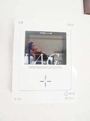 【セキュリティ】 | ローズガーデン | モニター付きインターホンです。