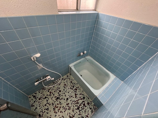小塩町貸家の浴室