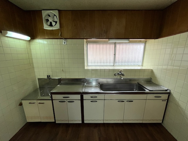 小塩町貸家のキッチン