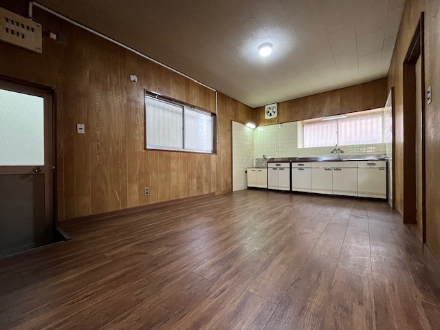 小塩町貸家の居間・リビング