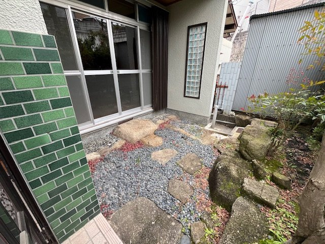 小塩町貸家の庭
